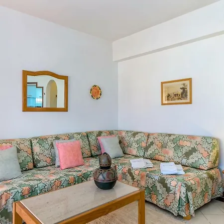 Feels Like Sunny Apartment